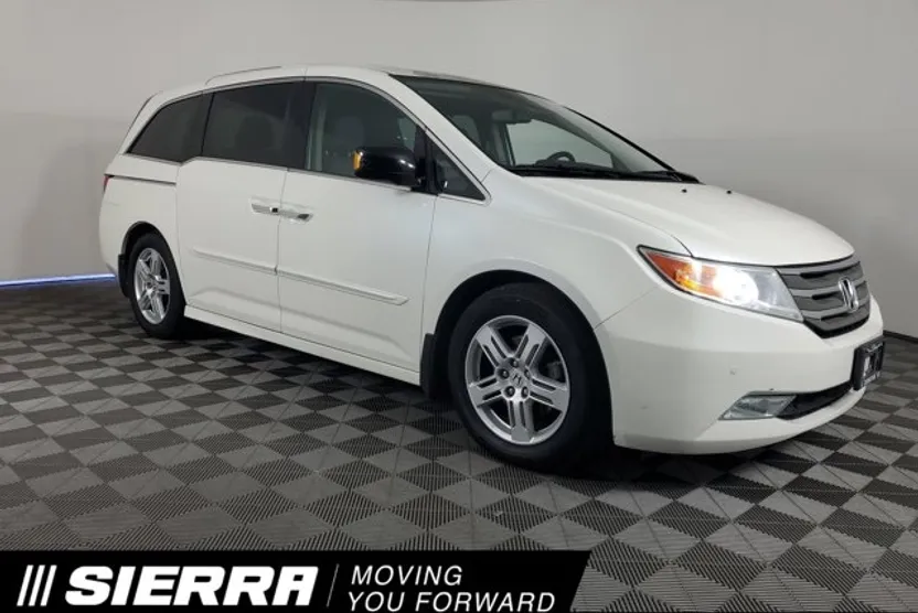 2013 Honda Odyssey Touring Elite photo 1