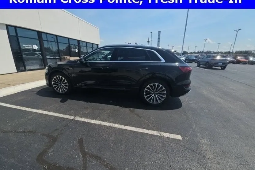 2019 Audi e-tron Premium Plus photo 1
