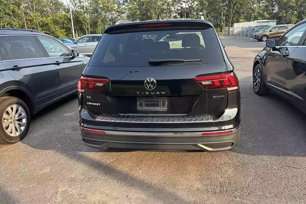 2023 Volkswagen Tiguan SE photo 1
