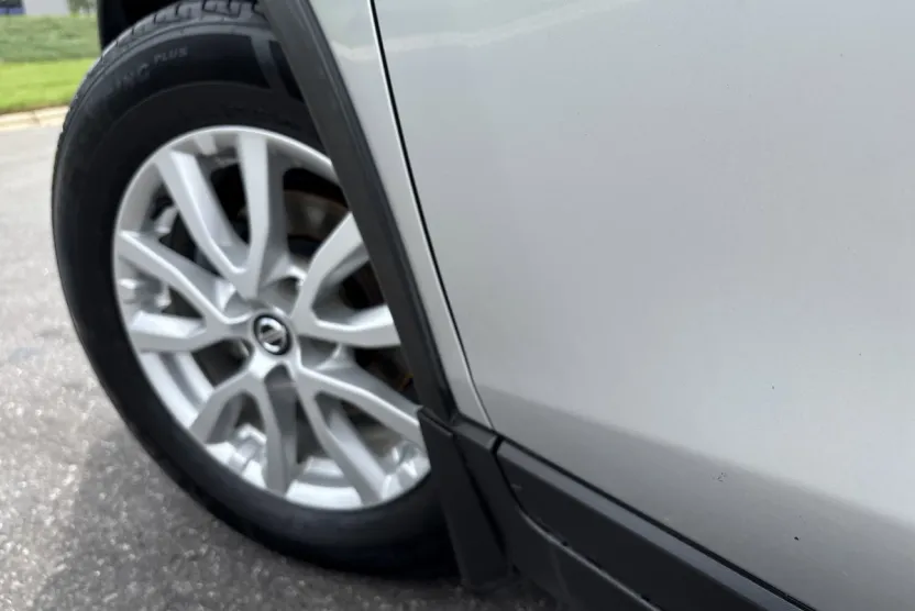 2019 Nissan Rogue SV photo 1