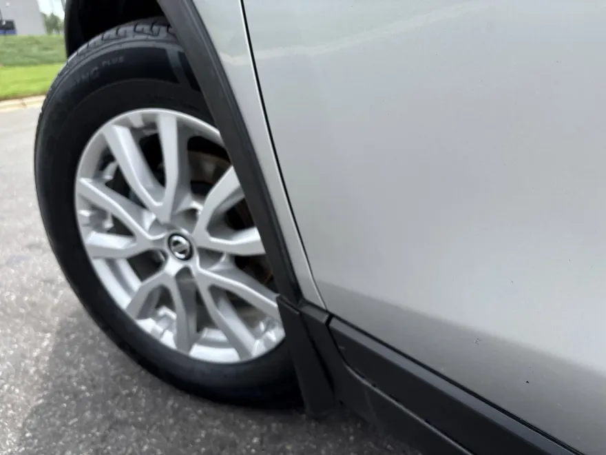 2019 Nissan Rogue SV photo 1