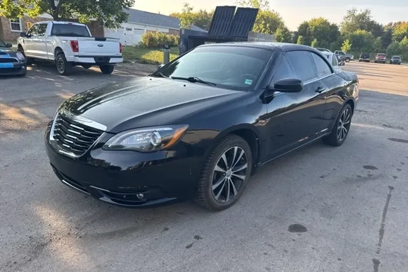 2013 Chrysler 200 S photo 1