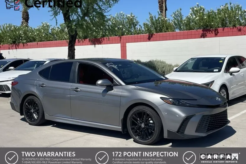 2025 Toyota Camry SE photo 1