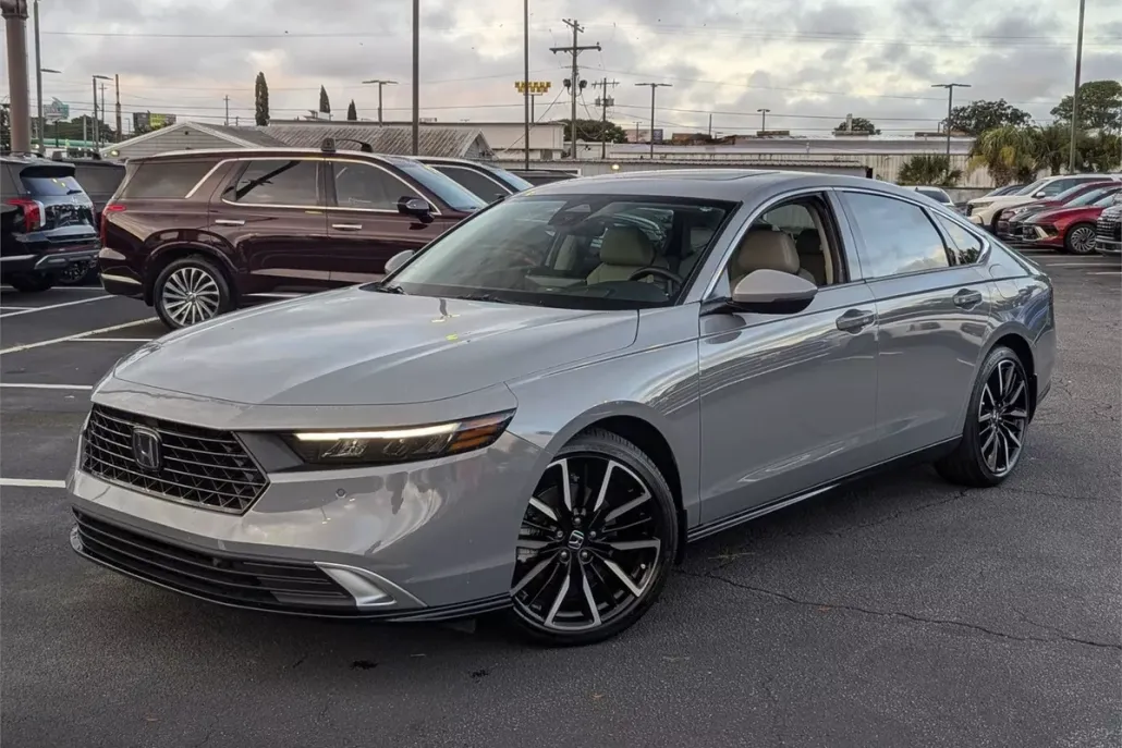 2025 Honda Accord Hybrid Touring photo 1