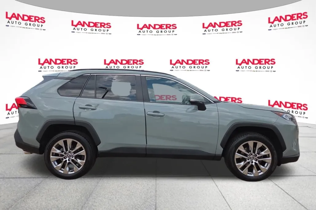 2021 Toyota RAV4 XLE Premium photo 1