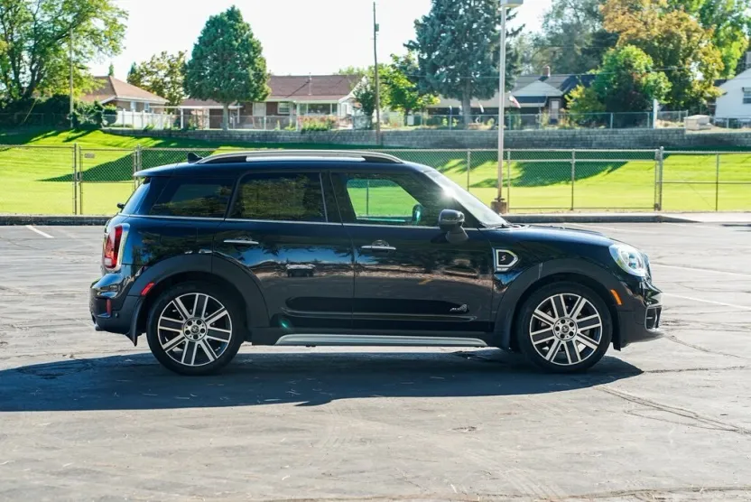 2020 Mini Countryman S ALL4 photo 1