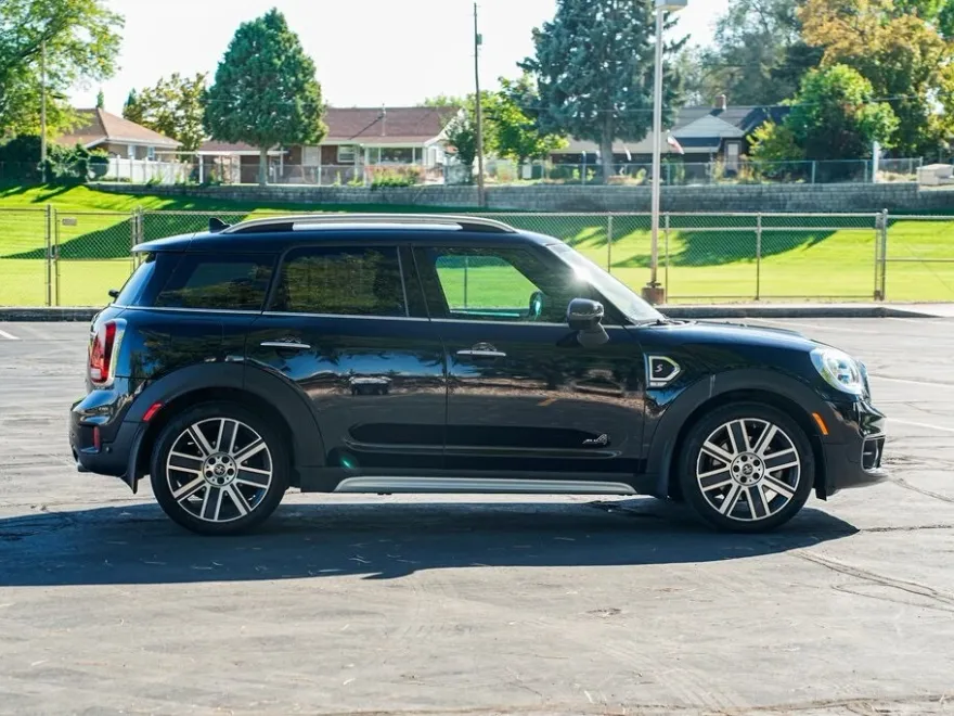 2020 Mini Countryman S ALL4 photo 1