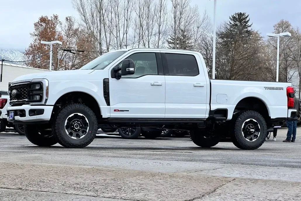 2025 Ford F-350 Lariat photo 1
