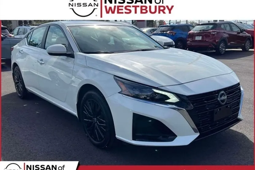 2025 Nissan Altima 2.5 SV photo 1
