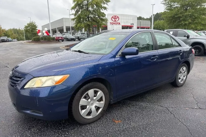 2009 Toyota Camry LE photo 1