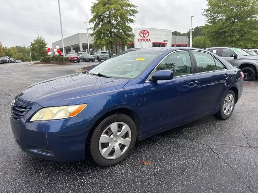 2009 Toyota Camry LE photo 1