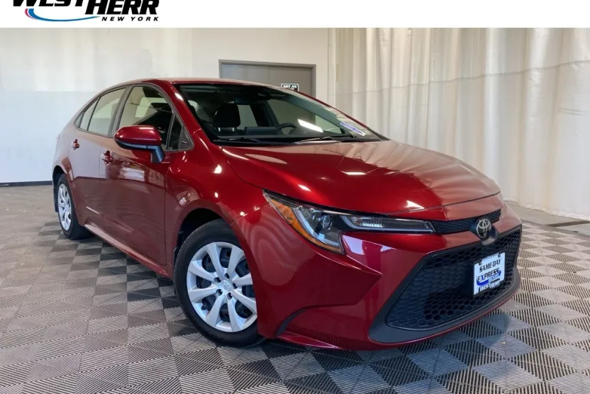 2022 Toyota Corolla LE photo 1