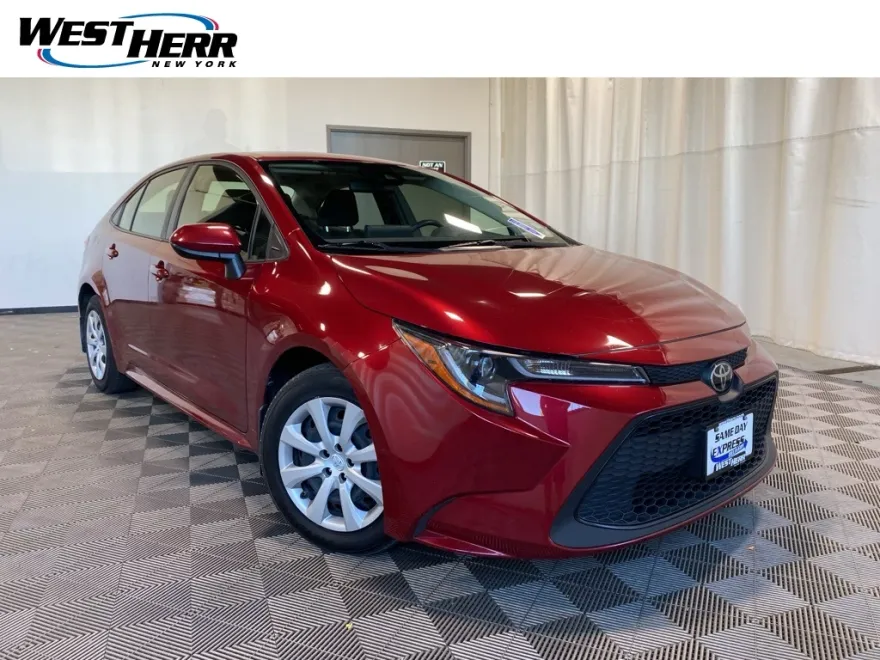 2022 Toyota Corolla LE photo 1