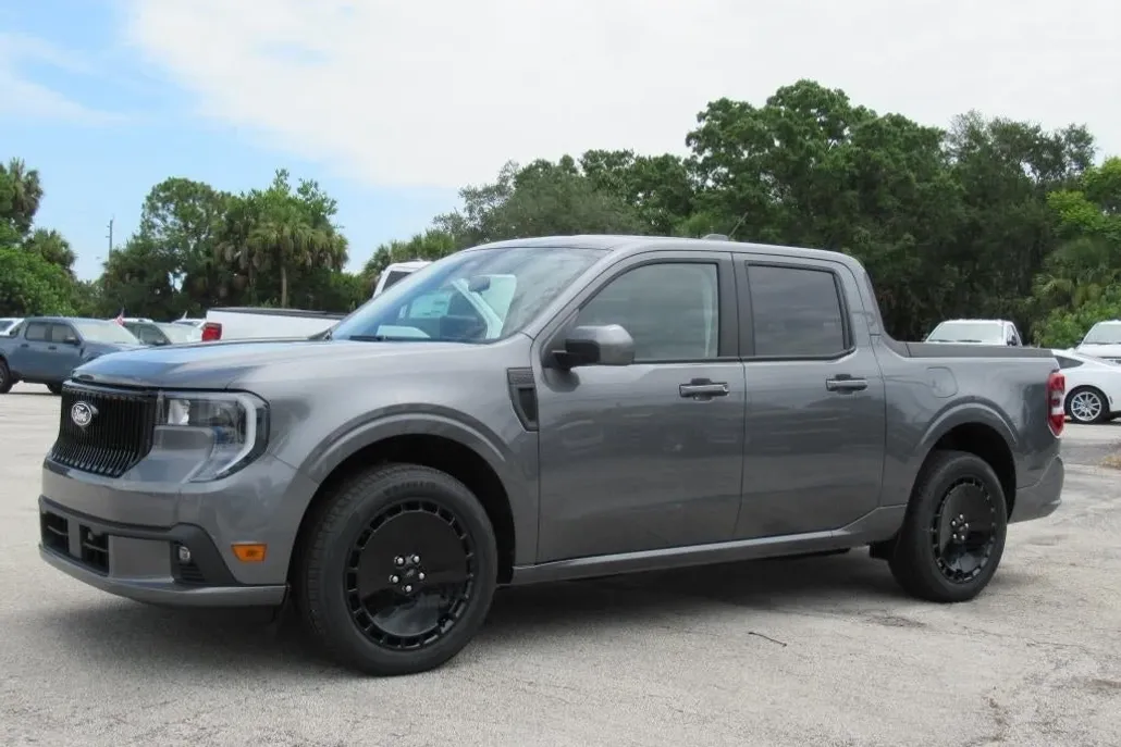 2025 Ford Maverick photo 1