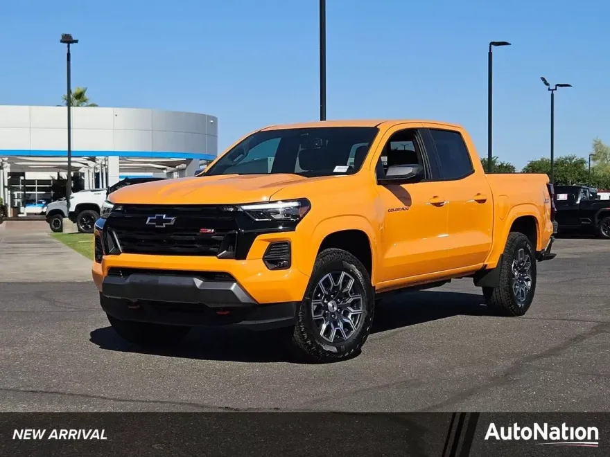 2025 Chevrolet Colorado Z71 photo 1