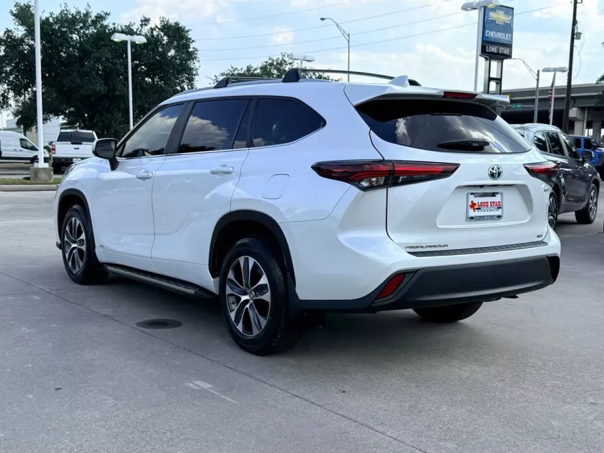 2024 Toyota Highlander Hybrid XLE photo 1