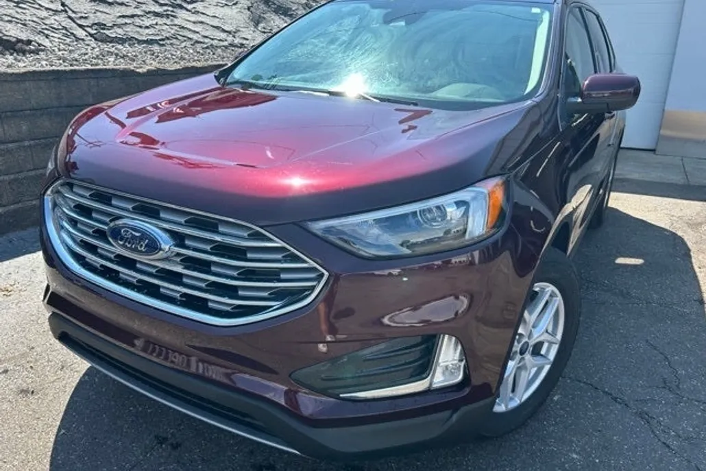 2022 Ford Edge SEL photo 1