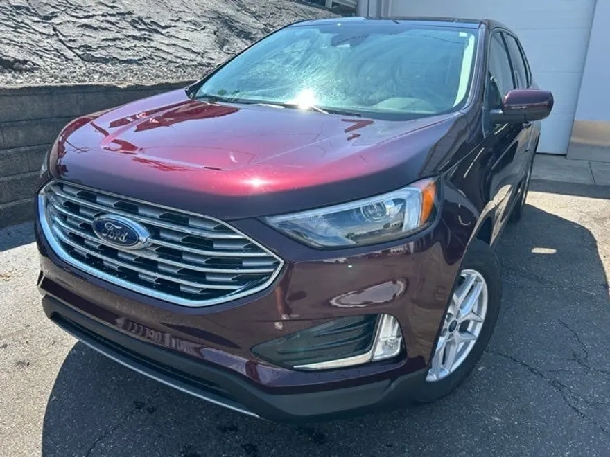 2022 Ford Edge SEL photo 1