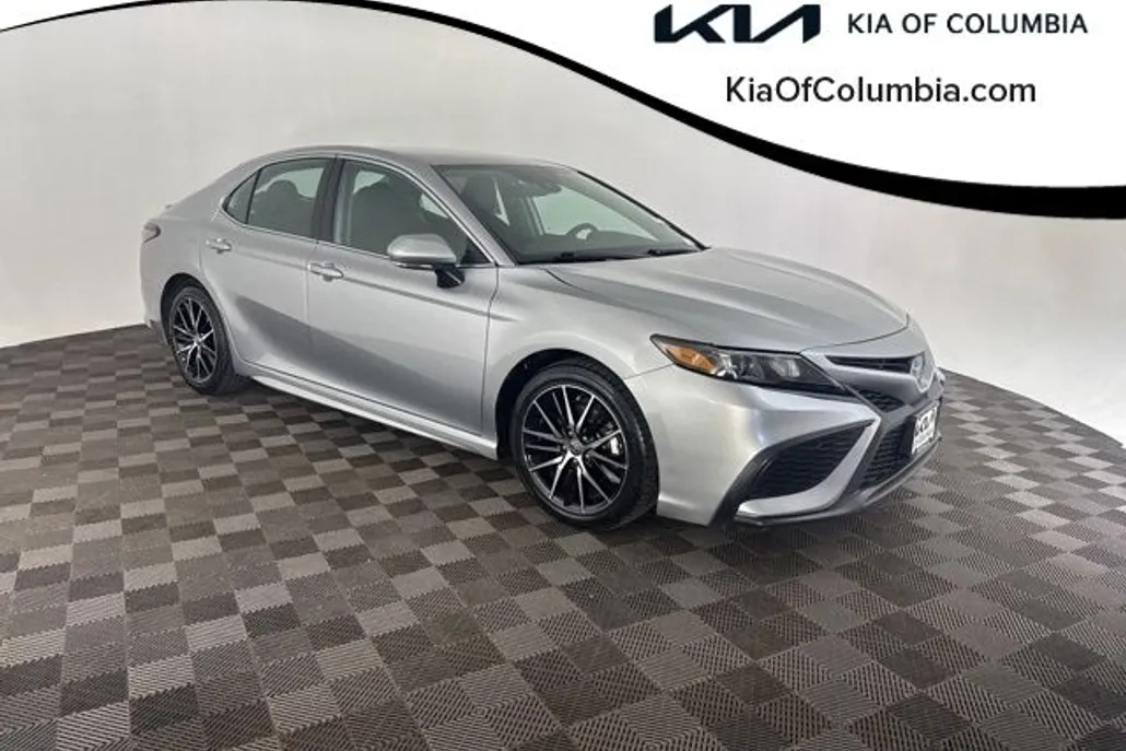 2024 Toyota Camry SE photo 1