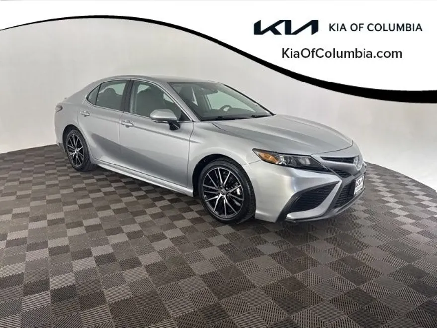 2024 Toyota Camry SE photo 1
