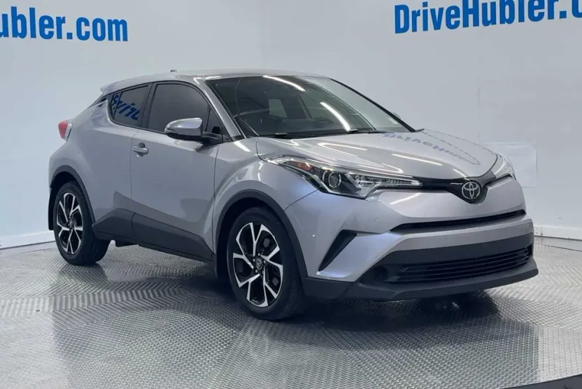 2019 Toyota C-HR XLE photo 1