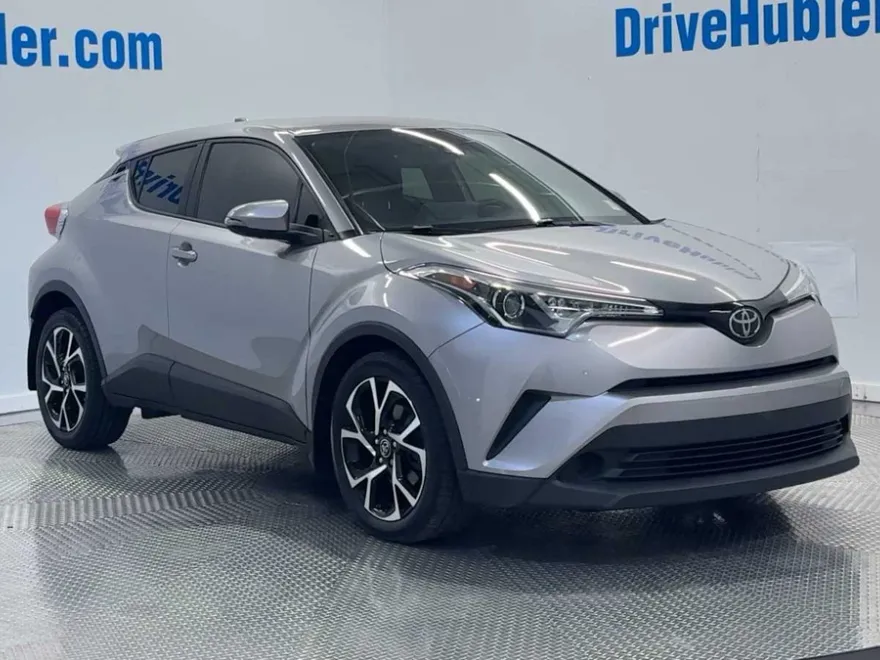 2019 Toyota C-HR XLE photo 1