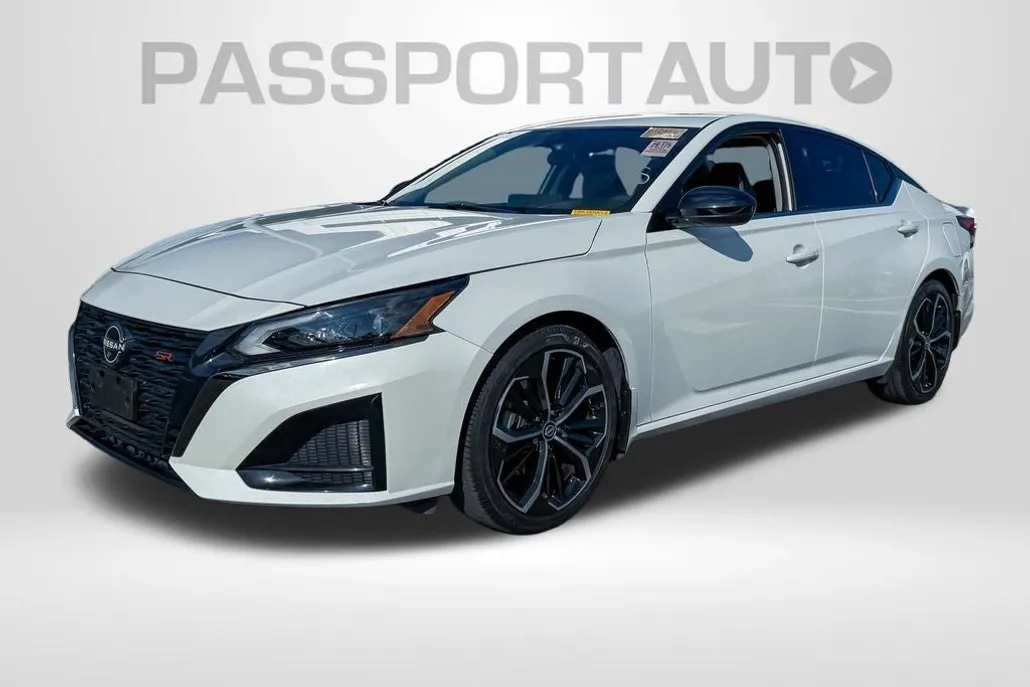 2023 Nissan Altima 2.5 SR photo 1