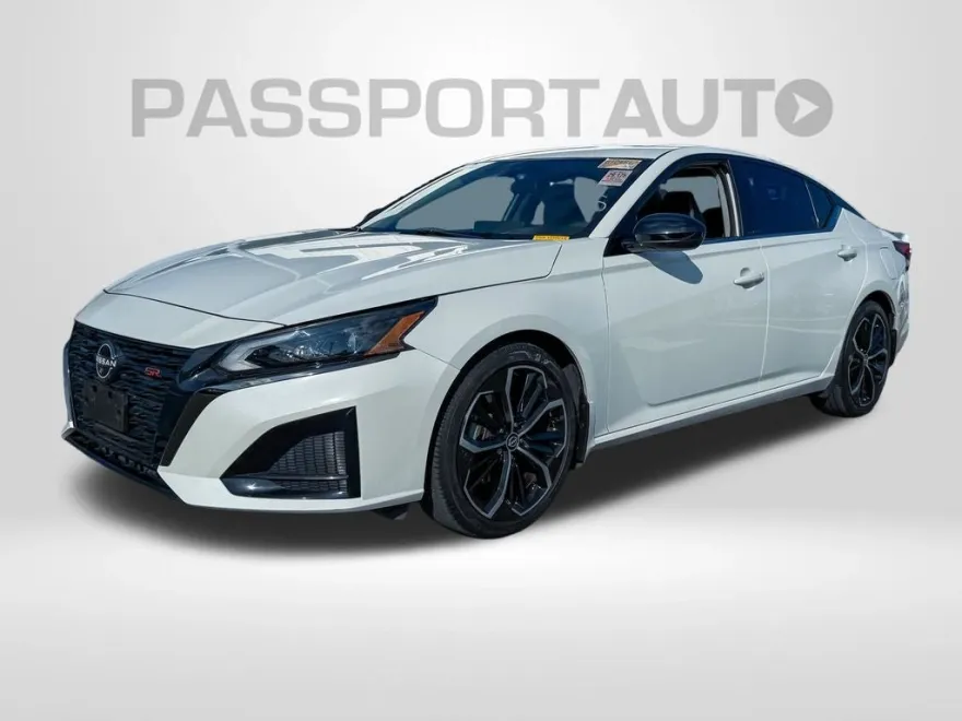 2023 Nissan Altima 2.5 SR photo 1