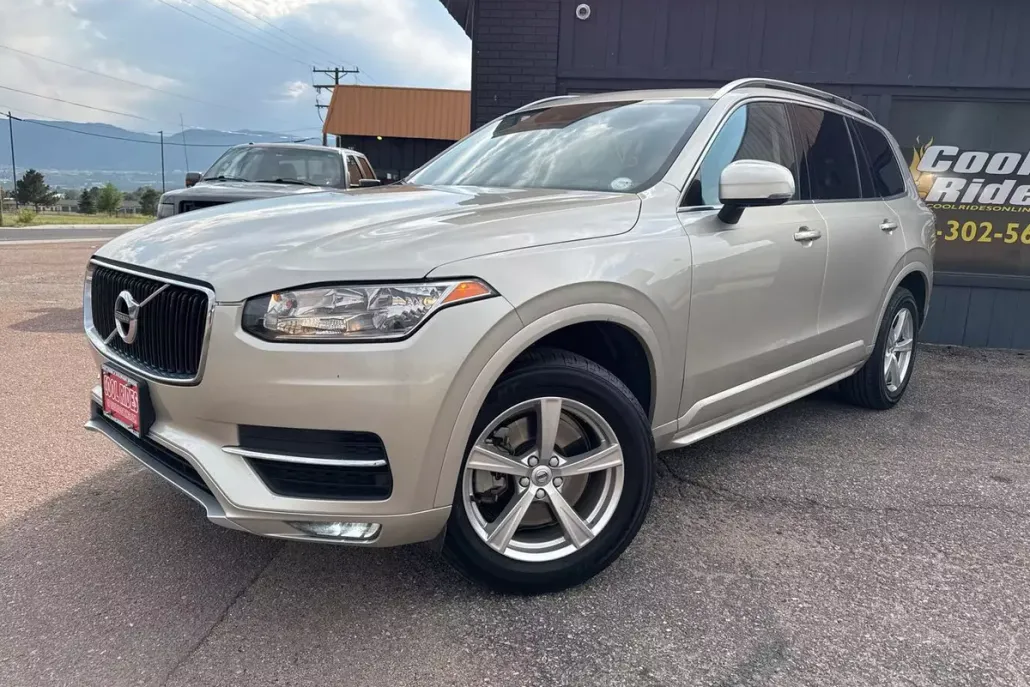 2016 Volvo XC90 T5 Momentum photo 1