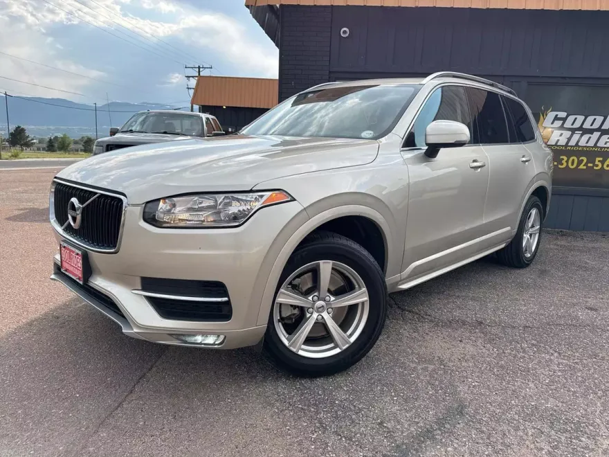 2016 Volvo XC90 T5 Momentum photo 1