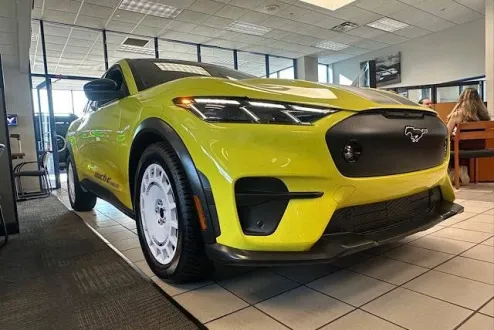 2025 Ford Mustang Mach-E GT photo 1