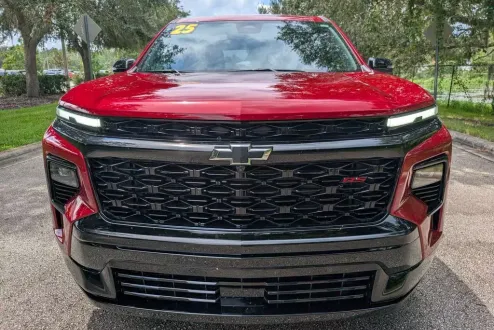 2025 Chevrolet Traverse RS photo 2