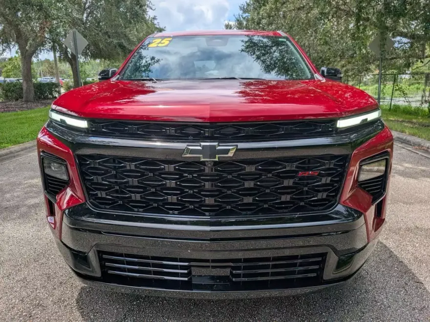 2025 Chevrolet Traverse RS photo 2