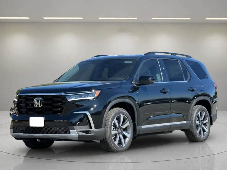 2025 Honda Pilot Touring photo 1