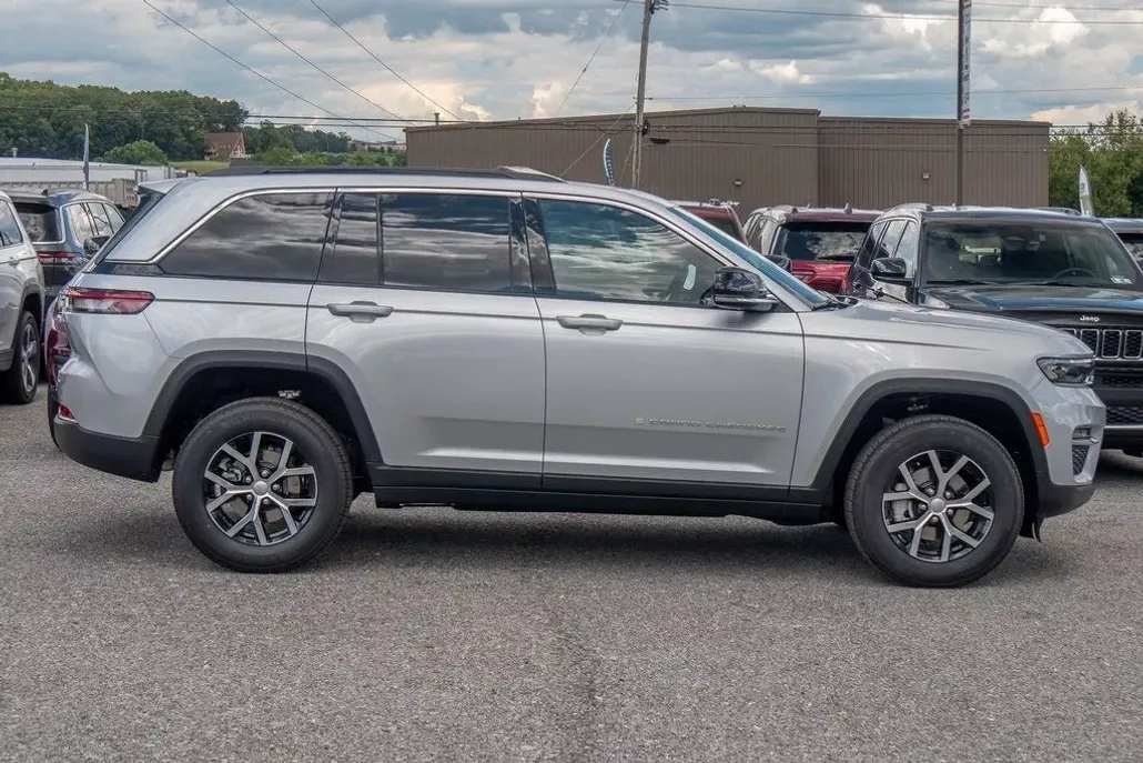 2025 Jeep Grand Cherokee Limited photo 1