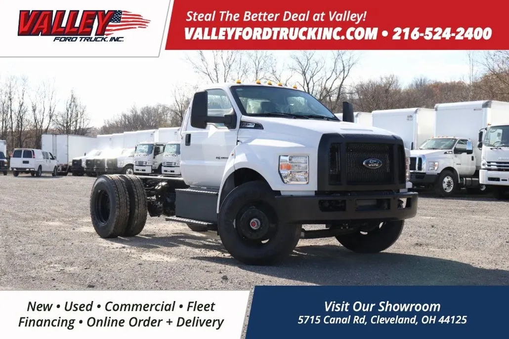 2025 Ford F-750 SuperCab photo 1