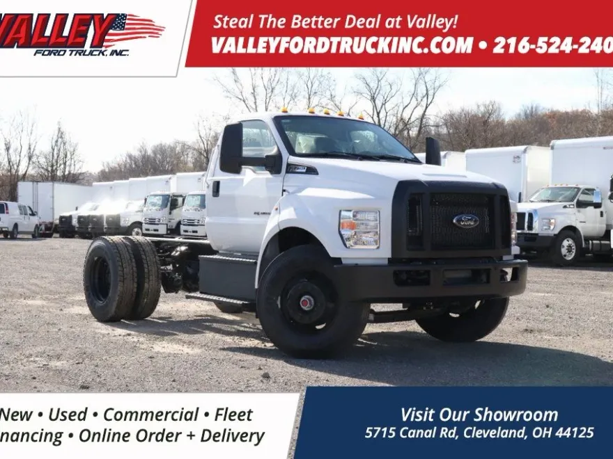 2025 Ford F-750 SuperCab photo 1