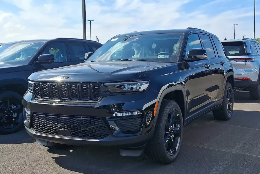 2025 Jeep Grand Cherokee Limited photo 1