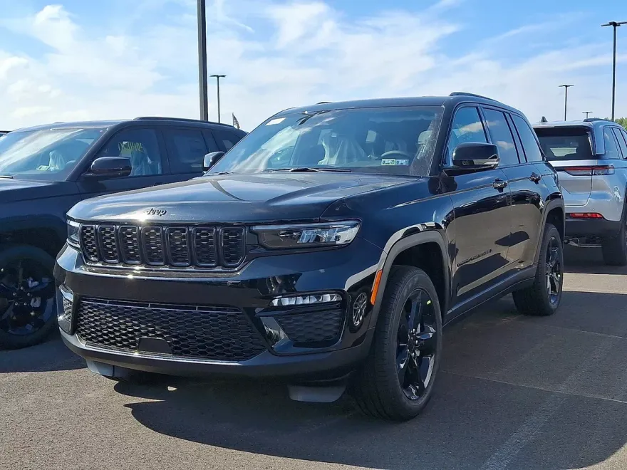2025 Jeep Grand Cherokee Limited photo 1