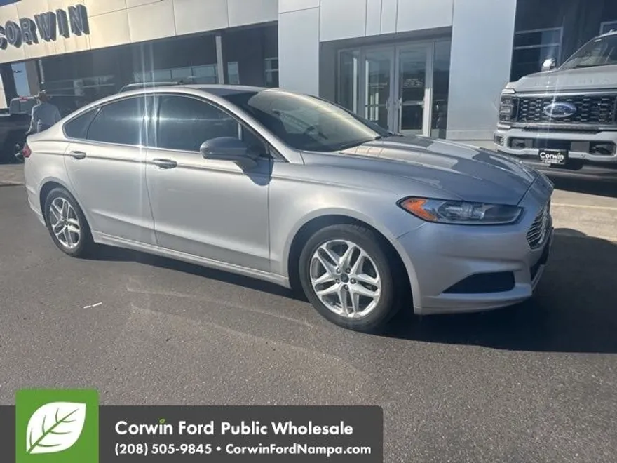 2013 Ford Fusion SE photo 1