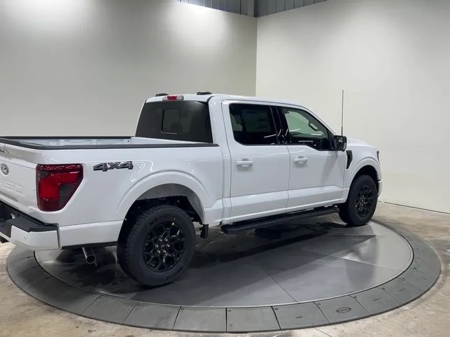 2025 Ford F-150 XLT photo 5
