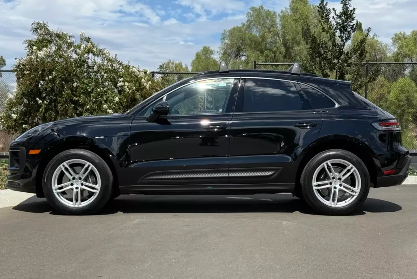 2022 Porsche Macan photo 1