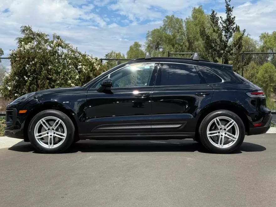 2022 Porsche Macan photo 1