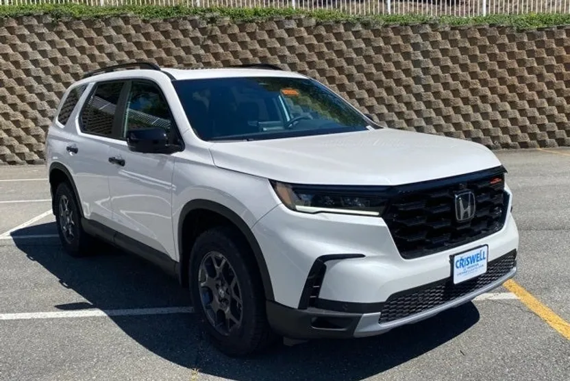 2025 Honda Pilot TrailSport photo 1