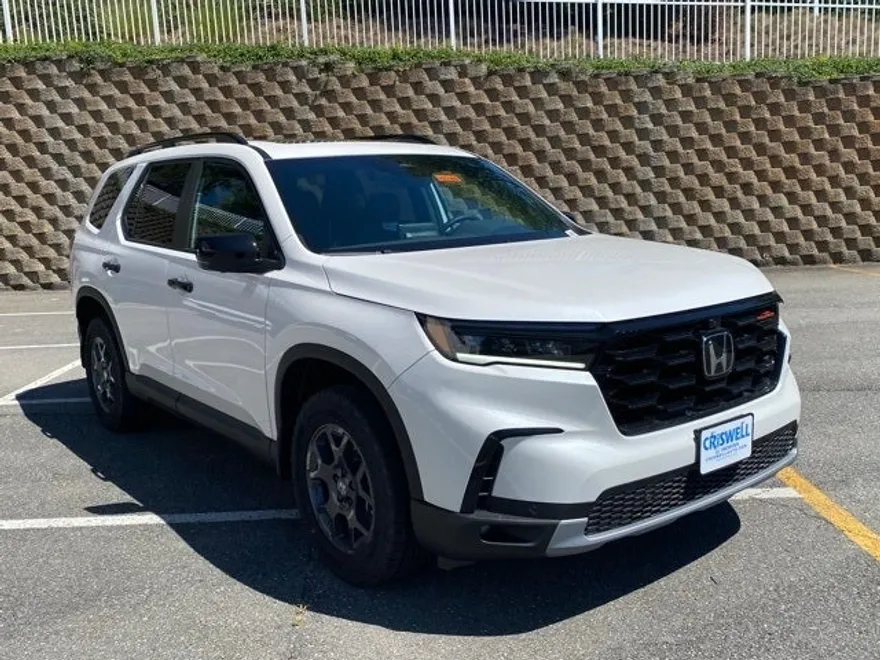 2025 Honda Pilot TrailSport photo 1