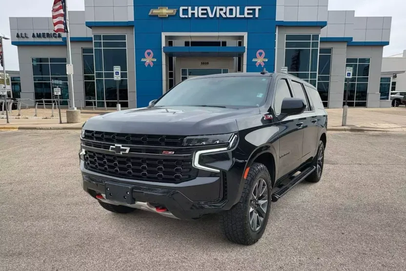 2023 Chevrolet Suburban Z71 photo 1