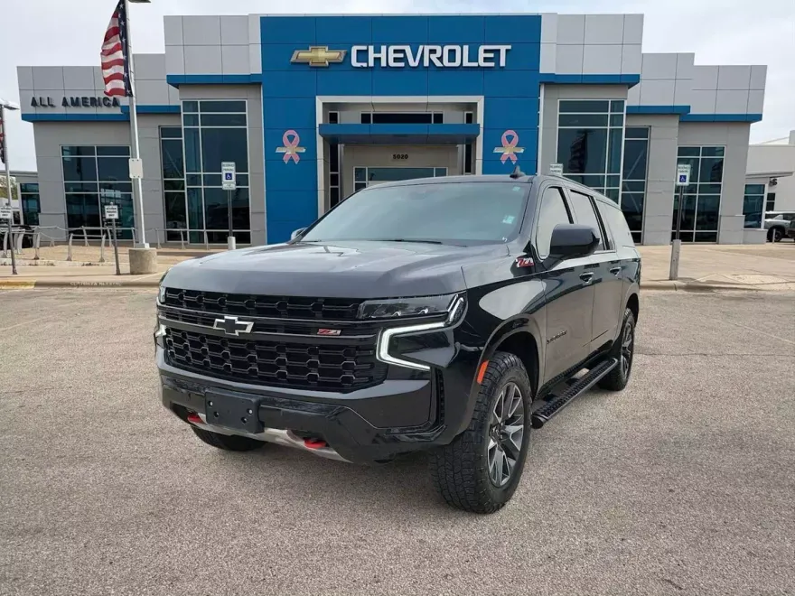 2023 Chevrolet Suburban Z71 photo 1