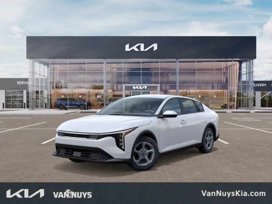 2025 Kia K4 LXS photo 1
