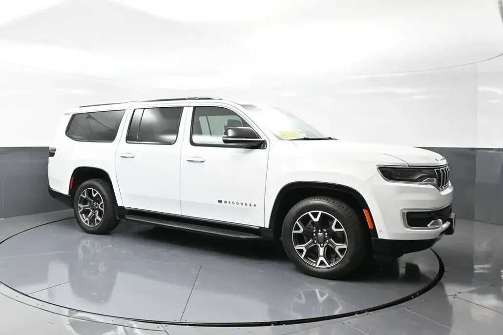 2024 Jeep Wagoneer L Series III photo 1