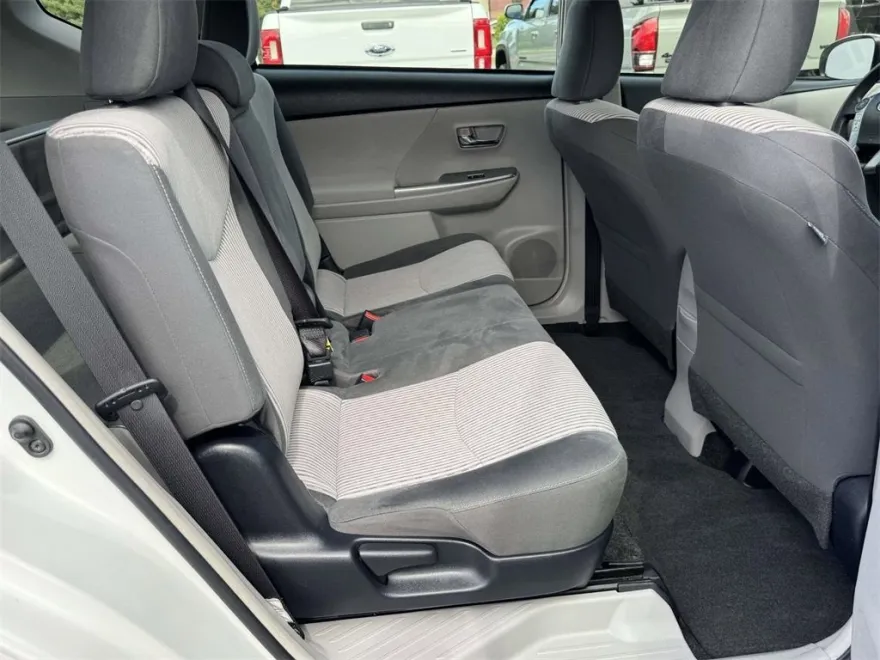 2015 Toyota Prius V Two photo 1